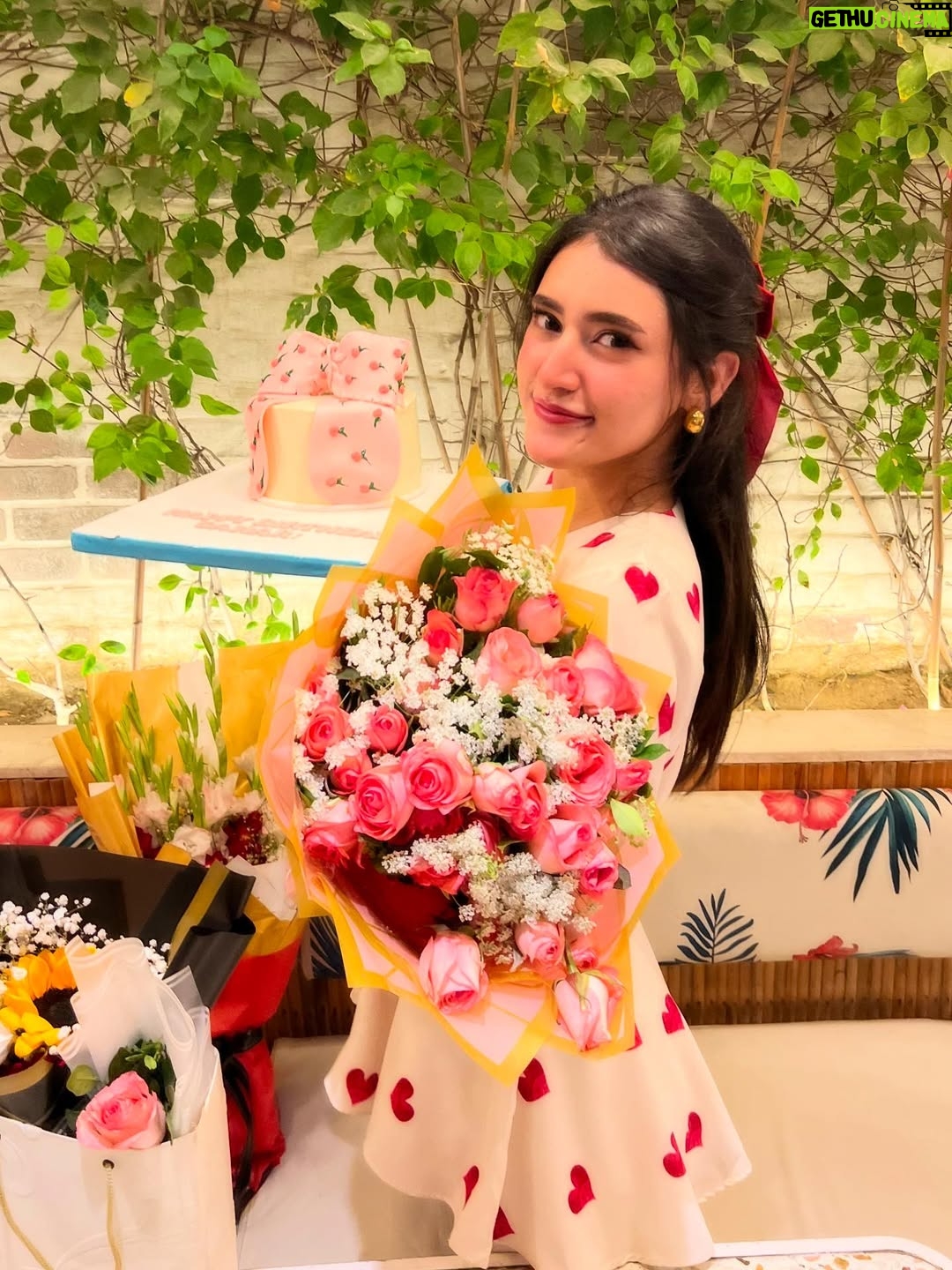 Sahar Hashmi - 126.2K Likes - cute but pisces 🎀 

birthday throwback to remember how grateful iam for all the loved ones around me 🤧🤍