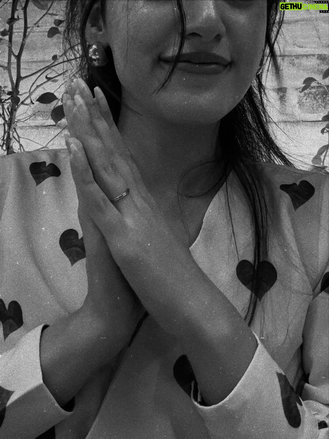 Sahar Hashmi - 126.2K Likes - cute but pisces 🎀 

birthday throwback to remember how grateful iam for all the loved ones around me 🤧🤍