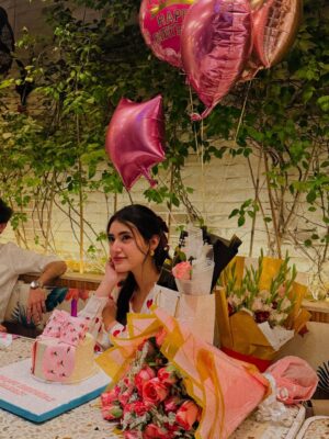 Sahar Hashmi Instagram - cute but pisces š
birthday throwback to remember how grateful iam for all the loved ones around me š¤§š¤
