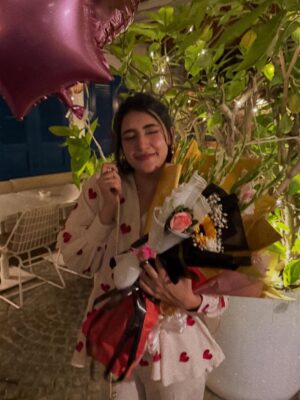 Sahar Hashmi Instagram - cute but pisces š
birthday throwback to remember how grateful iam for all the loved ones around me š¤§š¤