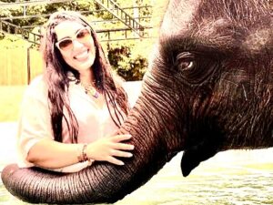 Sahar Seddiki Instagram - Made a new friend in Thailand!! he’s a bit bigger than me but just as playful!😛🥰🥰🐘🐘