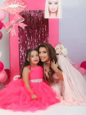 Sahar Seddiki Instagram - Mon double, mon bonheur, mon amour éternel 💖🎉 Joyeux 7ème anniversaire à ma petite étoile 🌟 Je t’aime au delà des mots 💕
Hair & Make up by @shahrazadmakeupartiste
Outfit by @lagarderobes
Studio & Pictures by @priceless.shot