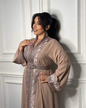 Sahar Seddiki Instagram - More pictures of my first look 🤍
Make up by @meryem.elab 
Hair by @alaeddine.make_up.hairstyle 
Outfit @majorelle.caftan