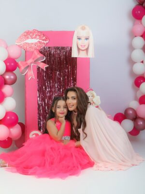 Sahar Seddiki Instagram - Mon double, mon bonheur, mon amour éternel 💖🎉 Joyeux 7ème anniversaire à ma petite étoile 🌟 Je t’aime au delà des mots 💕
Hair & Make up by @shahrazadmakeupartiste
Outfit by @lagarderobes
Studio & Pictures by @priceless.shot