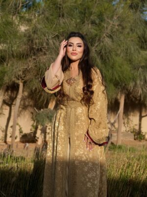 Sahar Seddiki Instagram - Un soupçon de soie, un éclat de lumière,
et toute une culture qui danse au rythme du cœur.💛
Outfit by @majorelle.caftan 
Make up by @nagafa_sara_zayd 
Pictures by @realmedleon
