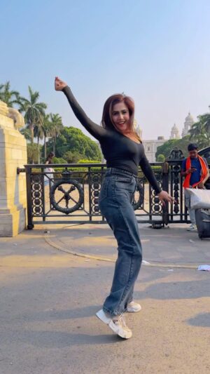 Saheli Rudra Instagram - Cutest song š§š„°
#foryou #reelitfeelit #viral #instagram #trending #dancelover #publicreaction #danceinpublic #sahelirudra