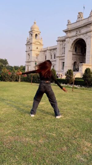 Saheli Rudra Instagram - Last me meri AirPodš
#srklover #foryou #reelitfeelit #viral #instagram #trending #dancelover #sahelirudra