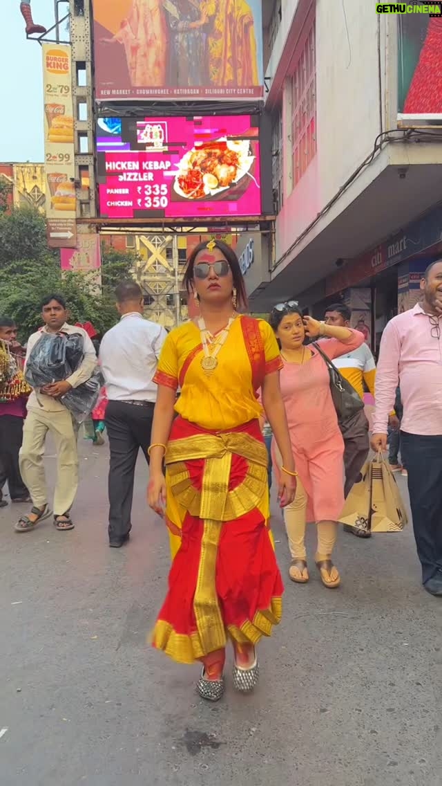 Saheli Rudra - 7.4K Likes - Manjulika going crazy over Rooh Baba @kartikaaryan 😉❤️

#bhoolbhulaiyaa3 #bhoolbhulaiyaa3titletrack #danceinpublic #publicreaction #reelitfeelit #kolkata #esplanade #newmarket #kartikaaryan #vidyabalan #dancelover #trending #viral #sahelirudra #manjulika #foryou