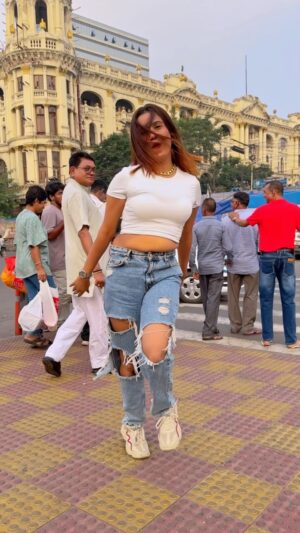 Saheli Rudra Instagram - Bringing the energy with #Chhaila š„ Huge shoutout to @zui_vaidhya for the epic moves! #Bhoomi24
What a banger by @shreyaghoshal @sunidhichauhan5 @salimsulaimanmusic @salimmerchant
#danceinpublic #publicreaction #dancelover #reelitfeelit #trending #viral #foryou #instagram