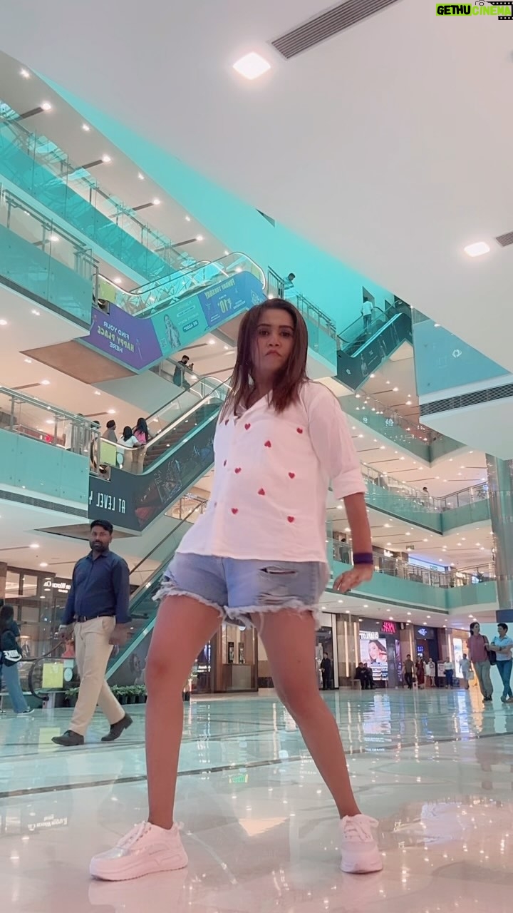 Saheli Rudra - 4.5K Likes - Qatal ❤️‍🔥

#danceinpublic #foryou #reelitfeelit #viral #instagram #trending #dancelover #publicreaction #sahelirudra