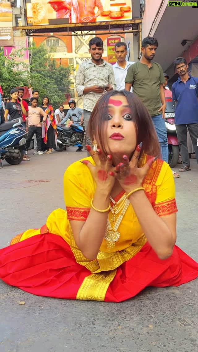 Saheli Rudra - 122.3K Likes - Old manjulika is back with a new vengeance🔥

#bhulbhulaiya3 #manjulika #publicreaction #manjulikaact #expression #publicact #danceinpublic #sahelirudra #viral #instagram #viral #dancelover #foryou #kolkata #esplanade #newmarket