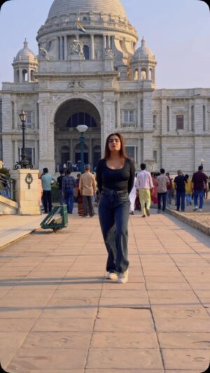 Saheli Rudra Instagram - Trend is back ā¤ļøāš„taki takiš„š„
#foryou #reelitfeelit #viral #instagram #trending #dancelover #publicreaction #danceinpublic #sahelirudra #takitaki