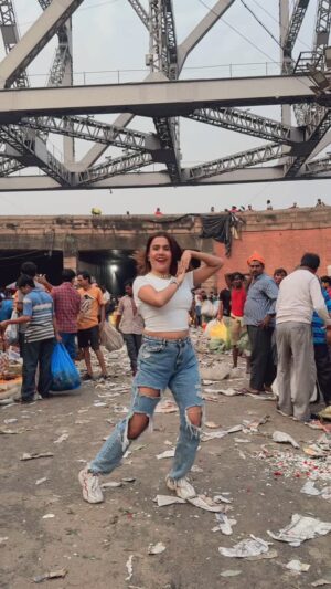 Saheli Rudra Instagram - Ignore my background š«£
#danceinpublic #reelitfeelit #instagram #viral #publicreaction #trending #sahelirudra #foryou
batayo ye konsi jagah hai?