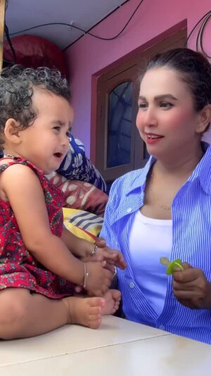Saheli Rudra Instagram - Sorry Maine is bachhi ko rula diyašš¤£šā¤ļø #trending #reelitfeelit #instagram #viral #saiyaara #acting #expression