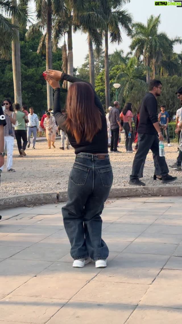 Saheli Rudra - 1.8K Likes - Wo couple dekh ke bhag geya🤣🙈

#nagansilugai #foryou #reelitfeelit #viral #instagram #trending #dancelover #publicreaction #danceinpublic #sahelirudra