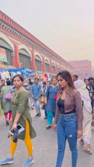Saheli Rudra Instagram - Kuch to log kahengeš¤
@betexc_official
#viral #danceinpublic #foryou