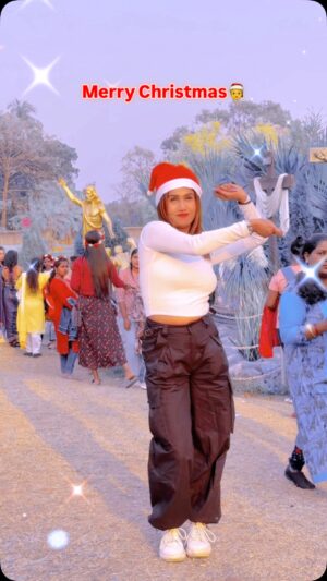 Saheli Rudra Instagram - God, Allah aur Bhagwan
Ne banaya ik insaanš„ Merry Christmas 𤶠everyoneā¤ļø
#merrychristmas #dancelover #reelitfeelit #trending #foryou #instagram #sahelirudra