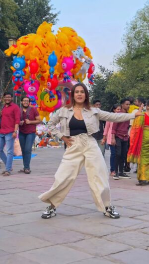 Saheli Rudra Instagram - Sab kaese dekh rhe mujhe ššā¤ļø
#bhojpuri #danceinpublic #publicreaction #trending #reelitfeelit #instagram #dancelover #viral #foryou #sahelirudra