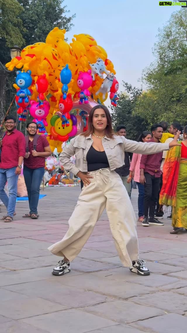 Saheli Rudra - 2.7K Likes - Sab kaese dekh rhe mujhe 🙈😝❤️

#bhojpuri #danceinpublic #publicreaction #trending #reelitfeelit #instagram #dancelover #viral #foryou #sahelirudra