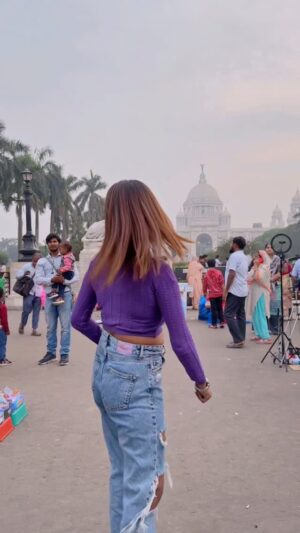 Saheli Rudra Instagram - SRK ka pose kis kis ko ata hai?šš«µā¤ļøāš„
#foryou #srkpose #reelitfeelit #viral #instagram #trending #dancelover #publicreaction #sahelirudra