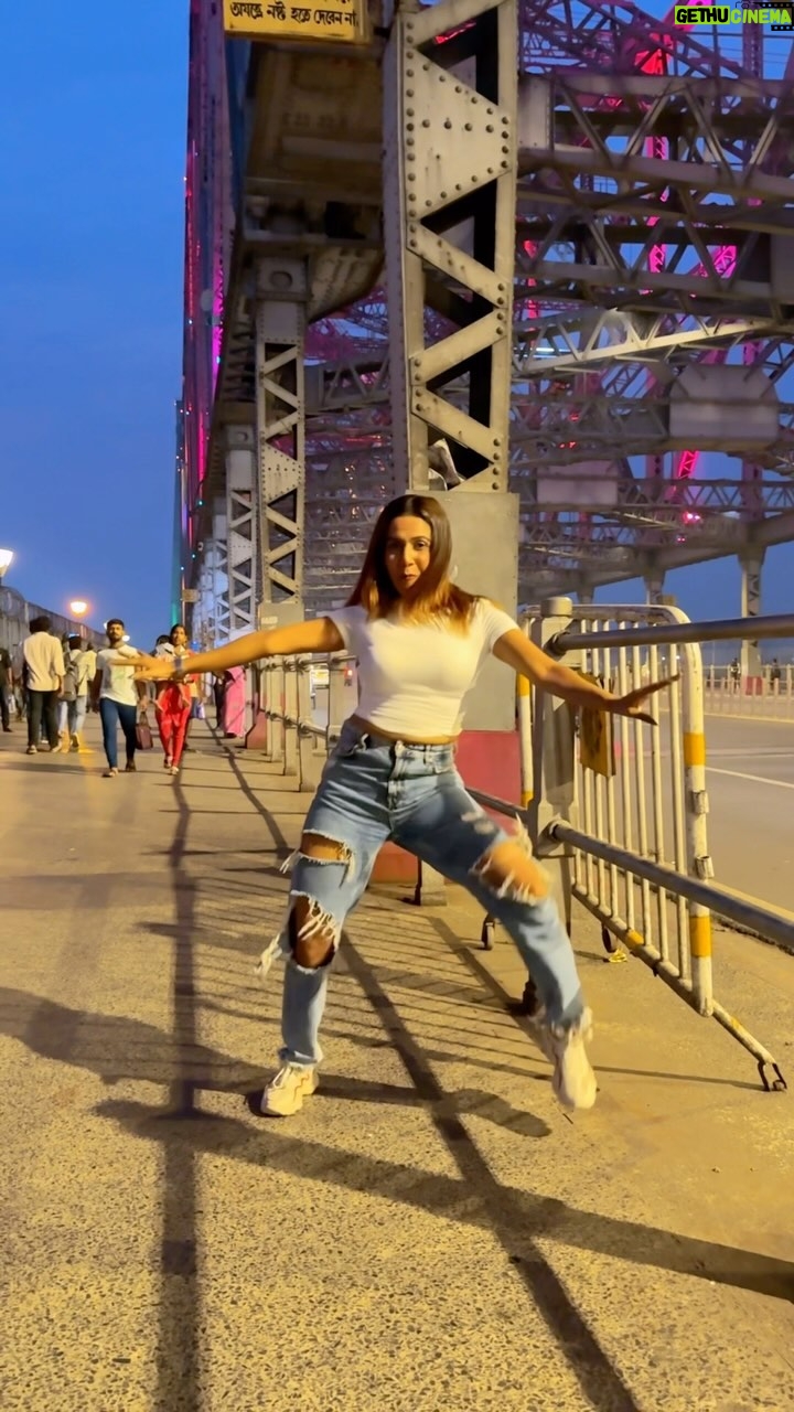 Saheli Rudra - 3.9K Likes - Which is better my dance / background?😅❤️

#danceinpublic #publicreaction #trending #reelitfeelit #instagram #dancelover #viral #sahelirudra #foryou