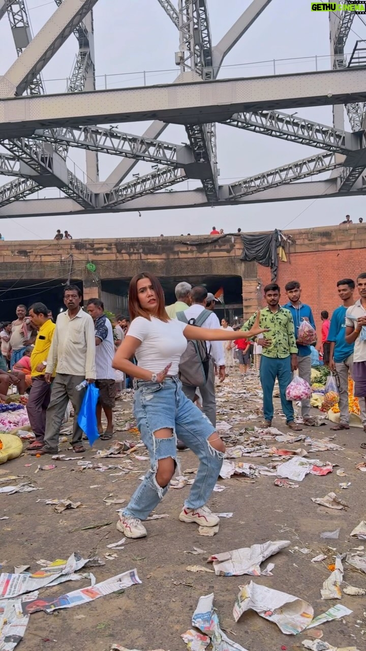 Saheli Rudra - 7.6K Likes - Public Reaction 😝🙈

#govindavibes #danceinpublic #publicreaction #trending #reelitfeelit #dancelover #viral #sahelirudra #foryou #instagram #kisidiscomeinjaye