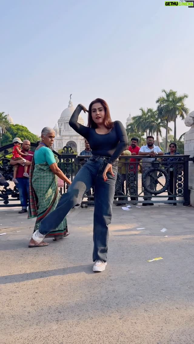 Saheli Rudra - 14.2K Likes - My mother-in-law left behind again, did anyone notice?🤔🙈

#foryou #reelitfeelit #viral #instagram #trending #dancelover #publicreaction #danceinpublic #sahelirudra #sasuralgendaphool