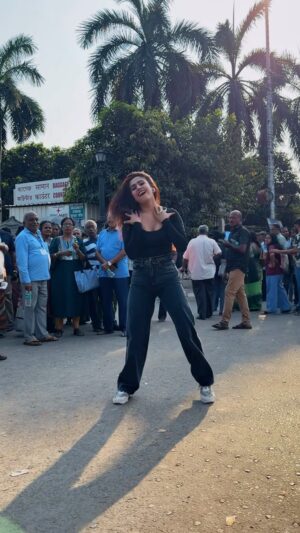 Saheli Rudra Instagram - Ladki Deewanišā¤ļø
#ladkideewani #danceinpublic #publicreaction #reelitfeelit #viral #trending #dancelover #foryou #sahelirudra