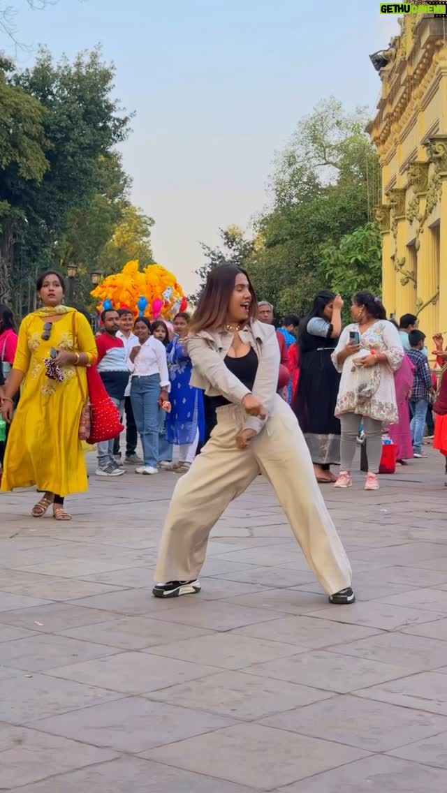 Saheli Rudra - 4.3K Likes - Coz it’s trending 💃🔥

#danceinpublic #publicreaction #dancelover #reelitfeelit #instagram #viral #sahelirudra #foryou #trending