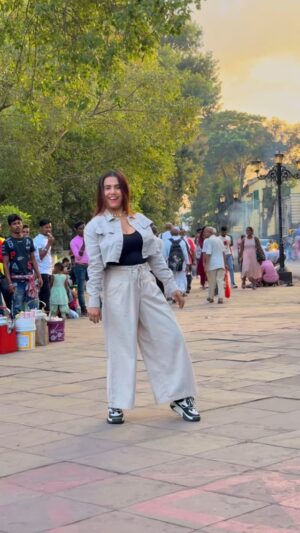 Saheli Rudra Instagram - Ye konsi language hai?š
ā¤ļø
#danceinpublic #publicreaction #dancelover #sahelirudra #trending #reelitfeelit #instagram #viral #foryou