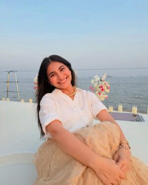Sai Godbole Instagram - chased the sunset, sailed away❤️
thank you for hosting the best party @indewild @diipakhosla @olegbuller 💫🫶🏼
thank you @hustlerani @shubhra.vaity @sanyaparekh for clicking these lovely photos! 
check out @indewild ‘s two newest dewy lip tints!! I genuinely love them!!😍