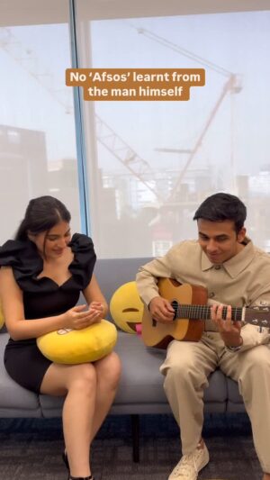Sai Godbole Instagram - @anuvjain is literally the sweetest! so kind and all heart, just like his music! ❤️
had sooo much fun getting to learn his new song Afsos from him! 
Thank you @metaindia @ankit_rihal for this wonderful opportunity 🫶🏼
Afsos is out now!!! and what a song🤌🏼
Now in the IG music library!!!