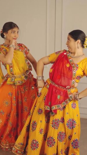 Sai Godbole Instagram - Bringing this mom and daughter garba reel back!❤️
Happy Navratri!!✨
My mom is literally my most favourite dance partner and choreographing this video was such a fun process because she’s such a pro!🤌🏼
.
.
#garba #navratri #devi #dance #explore #explorepage #trending #fyp