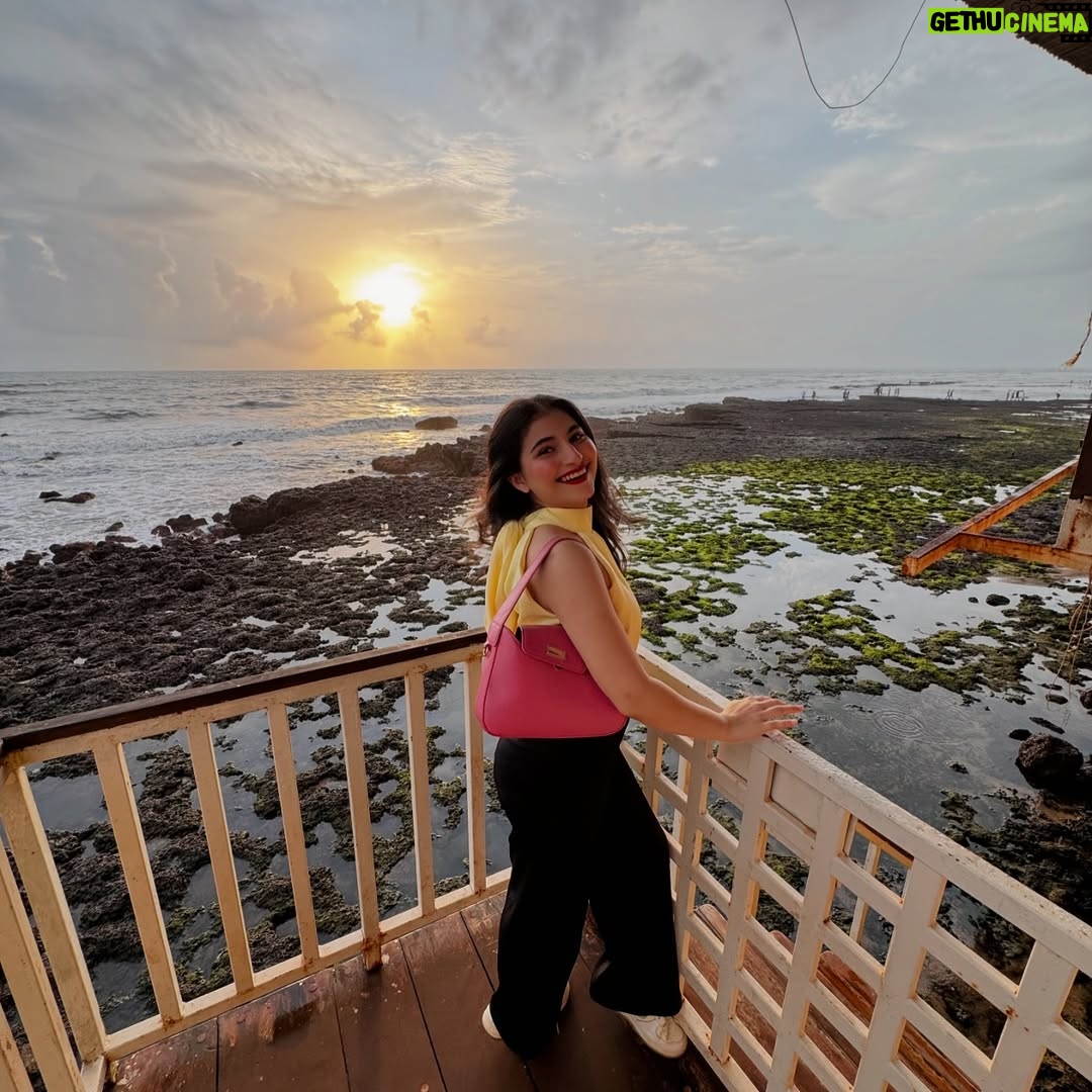 Sai Godbole - 29.6K Likes - And it was all yellow💛

Ps: this was one of the most beautiful sunsets ever! 
Pc : @rishhikkka ✨
.
.

#sunsets #goa #yellow #fyp #explore