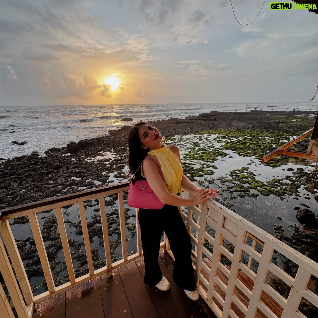 Sai Godbole - 29.6K Likes - And it was all yellow💛

Ps: this was one of the most beautiful sunsets ever! 
Pc : @rishhikkka ✨
.
.

#sunsets #goa #yellow #fyp #explore