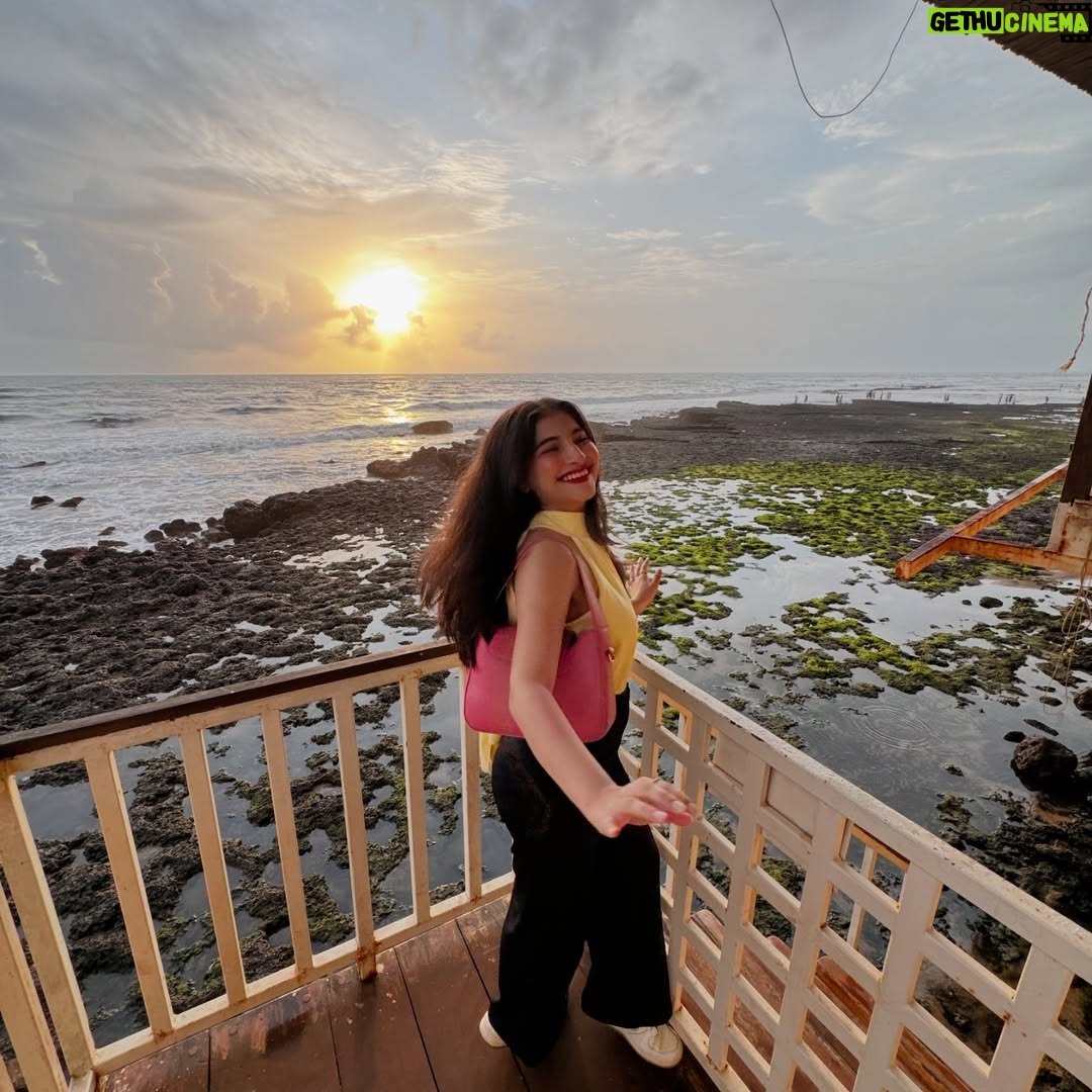 Sai Godbole - 29.6K Likes - And it was all yellow💛

Ps: this was one of the most beautiful sunsets ever! 
Pc : @rishhikkka ✨
.
.

#sunsets #goa #yellow #fyp #explore