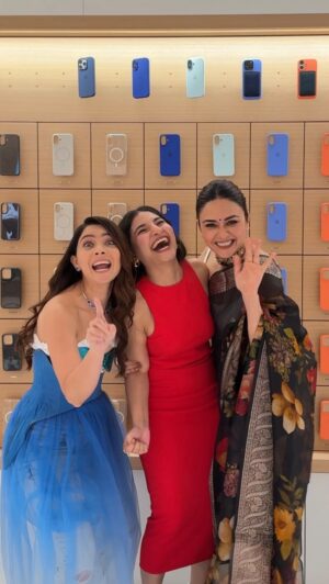 Sai Godbole Instagram - The icons are telling you ki Pune’s first Apple Store is here!!!! I love you two so much! @amrutakhanvilkar @sonalee18588 🙂‍↕️🤍✨

Go check it out at the kopa mall, koregaon park! 
It’s not just a store it’s an experience in itself <3

They’re going to be hosting special workshops on everything from learn to take stunning photos on an iPhone to how to use every single device to its maximum optimisation! They’ve got you covered🤍✨🤌🏼 @apple 

#explore #fyp #explorepage #apple #marathi #punecity #pune