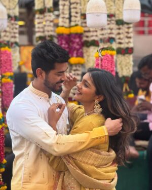 Sakshi Chhajed Instagram - Paya hai tujhko jabse🧿❤️🫂🔥
Wearing @saundhindia
Captured by @baatein_films
#punecouples #viralcreator #viralcouples❤️