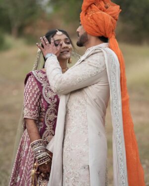 Sakshi Chhajed Instagram - Piya ka pyaar mill jaye❤️🧿

#indianwedding #viralwedding #viralcouple #punecouple