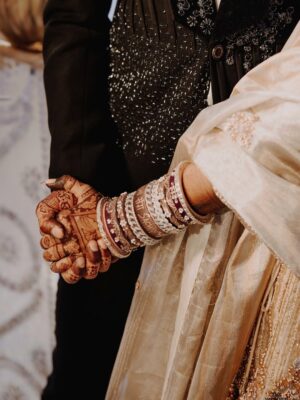 Sakshi Chhajed Instagram - From Ghar wale nhi manege to Humare ghar ki bahu hai yeh❤️🥰🧿

#puneinfluencers #punecoupleinfluencer #puneblogger #punefashionblogger #punecreators #viralpost #followforlike
