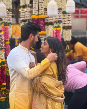Sakshi Chhajed Instagram - Paya hai tujhko jabse🧿❤️🫂🔥
Wearing @saundhindia 
Captured by @baatein_films 

#punecouples #viralcreator #viralcouples❤️