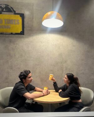 Sakshi Gupta Instagram - Hum Tum ššš
.
.
.
.
#couplegoals #featured #foryou #trendingpost
