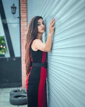 Sakshi Gupta Instagram - šø:- @kartikyadav06 Fear will always keep you a prisoner, while open thoughts will keep you a king....!
.
.
.
#instagram #sakshigupta #photography #style #girlspose