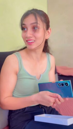 Sakshi Gupta Instagram - Bf se ho gyi ladai š¤š” @pova.india
.
.
#POVACurve5G #BestSignalChooseTECNO #BetterAskElla #TECNOMobile #OnlyPovaCan