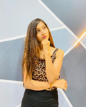 Sakshi Gupta Instagram - š¤
.
.
.
.
#instagood #indore #todaypic #cafƩ #outfits #outdoorphotography #followforfollowback #followme