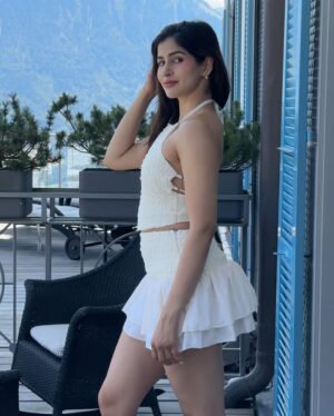 Sakshi Malik Instagram - Checked in for the views, stayed for the stillness @villahonegg