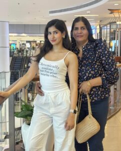Actress Sakshi Malik HD Photos and Wallpapers June 2025