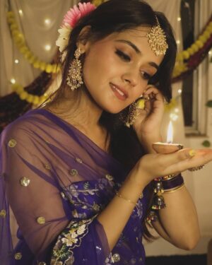 Sakshi Mihir Instagram - Coming soon šššŖšŖ
#diwaliphotography #diwalioutfitidea #diwali #festivelook #festivewear #sakshimihir #sareelook #festivalfashion #sareelook #diwali2024