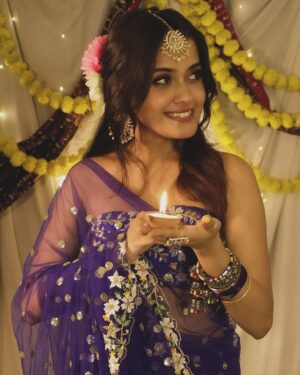Sakshi Mihir Instagram - Coming soon šššŖšŖ
#diwaliphotography #diwalioutfitidea #diwali #festivelook #festivewear #sakshimihir #sareelook #festivalfashion #sareelook #diwali2024