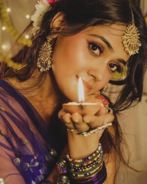 Sakshi Mihir Instagram - Coming soon šššŖšŖ
#diwaliphotography #diwalioutfitidea #diwali #festivelook #festivewear #sakshimihir #sareelook #festivalfashion #sareelook #diwali2024